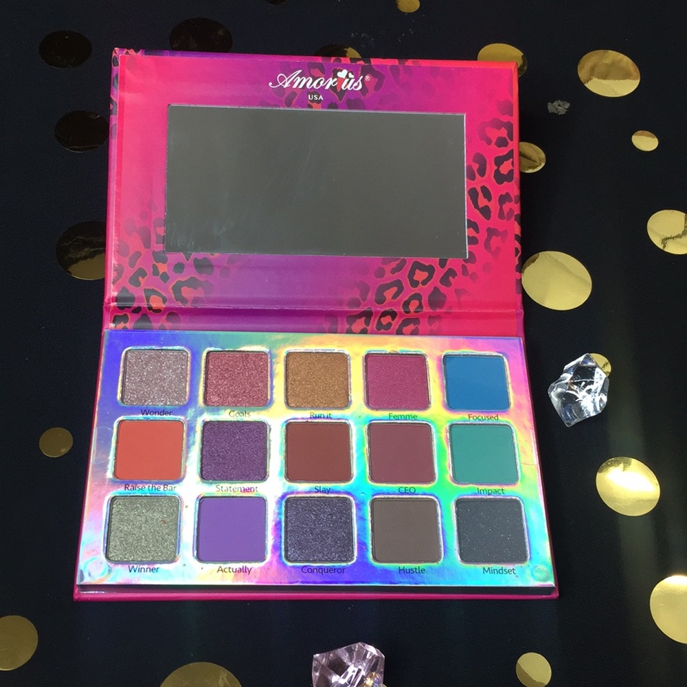Eyeshadow pallet - Picture 3 of 5